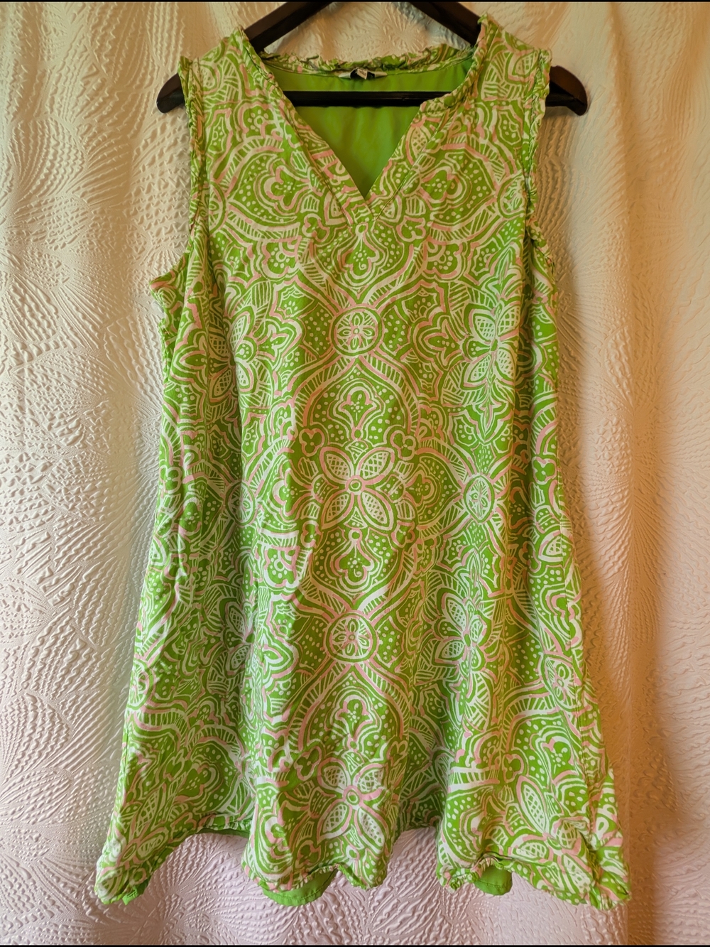 Crown & Ivy Sleeveless Green Patterned V-Neck Dress